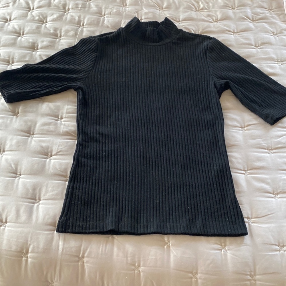 Women’s short sleeve knit top
